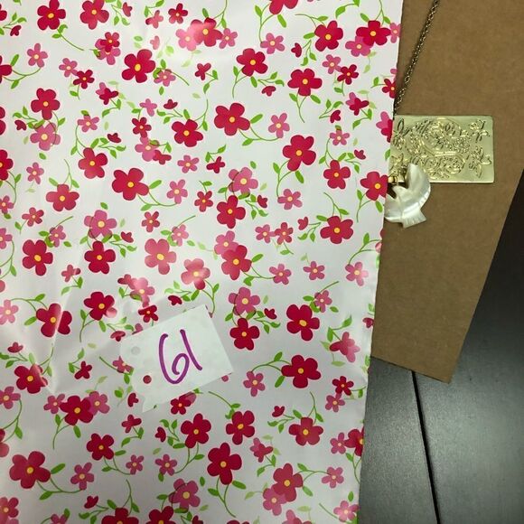 Forever 21 Gold Dove Pendant Necklace Etched - Picture 7 of 8